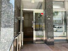 オフィスビル出入口