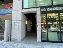 オフィスビル出入口