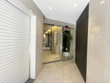 オフィスビル出入口