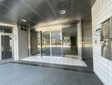 オフィスビル出入口