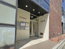 オフィスビル出入口