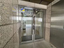 オフィスビル出入口