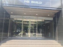 オフィスビル出入口