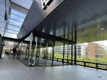 オフィスビル出入口