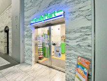 エントランス内のファミリーマート 目黒アルコタワー店