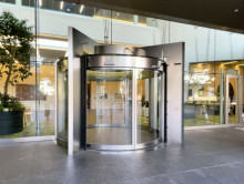オフィスビル出入口