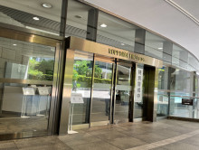 オフィスビル出入口