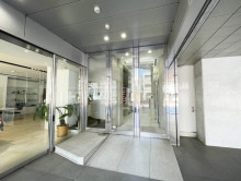 オフィスビル出入口