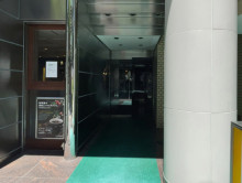 オフィスビル出入口