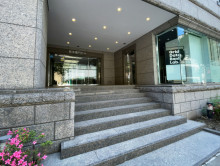 オフィスビル出入口