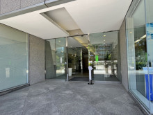 オフィスビル出入口