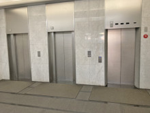 エレベーター(3基)