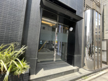 オフィスビル出入口