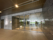 オフィスビル出入口