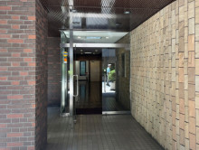 オフィスビル出入口