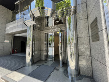 オフィスビル出入口