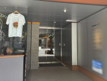 オフィスビル出入口