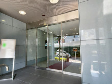 オフィスビル出入口