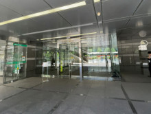 オフィスビル出入口