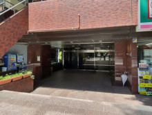 オフィスビル出入口