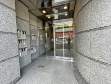 オフィスビル出入口