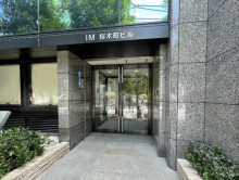 オフィスビル出入口