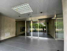 オフィスビル出入口