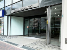 オフィスビル出入口