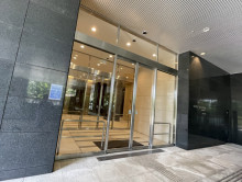 オフィスビル出入口