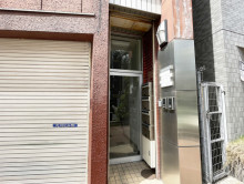 オフィスビル出入口