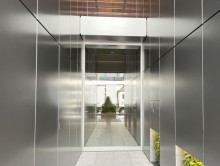 オフィスビル出入口