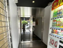 オフィスビル出入口