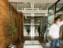 オフィスビル出入口