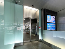 オフィスビル出入口