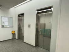 エレベーター（2基）