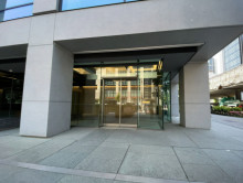 オフィスビル出入口