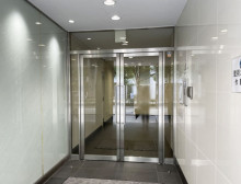 オフィスビル出入口