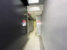 オフィスビル出入口