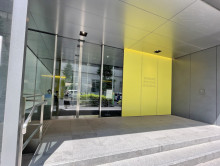 オフィスビル出入口