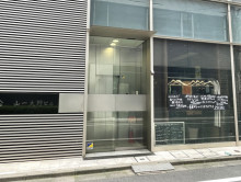 オフィスビル出入口