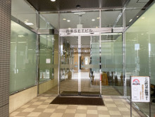 オフィスビル出入口