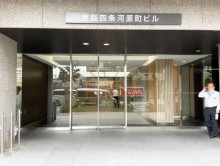 オフィスビル出入口