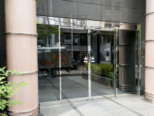 オフィスビル出入口