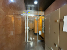 オフィスビル出入口