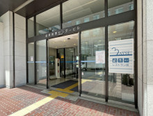 オフィスビル出入口