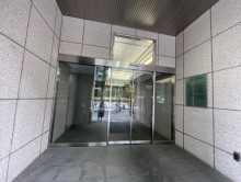 オフィスビル出入口