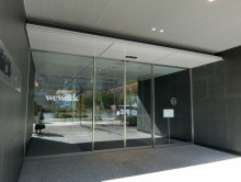 オフィスビル出入口