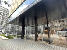 オフィスビル出入口