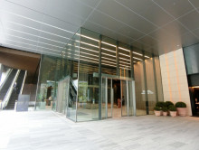 オフィスビル出入口