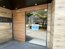 オフィスビル出入口